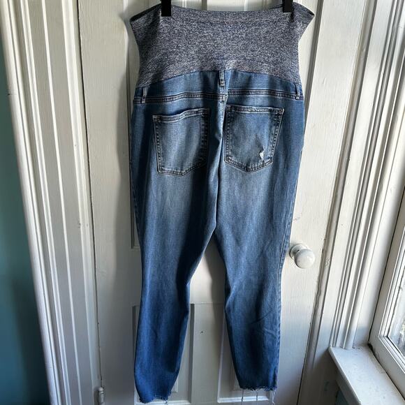 GAP Maternity Soft Wear Comfort Panel True Skinny Jeans with Distressed Detail - Picture 6 of 10
